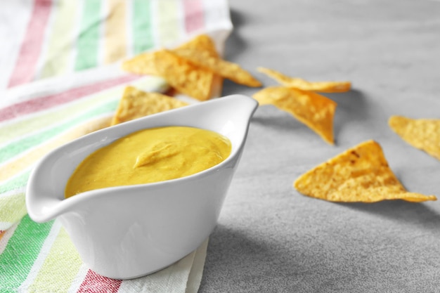 sos-serowy-do-nachos-domowy-kremowy-i-aromatyczny-479324